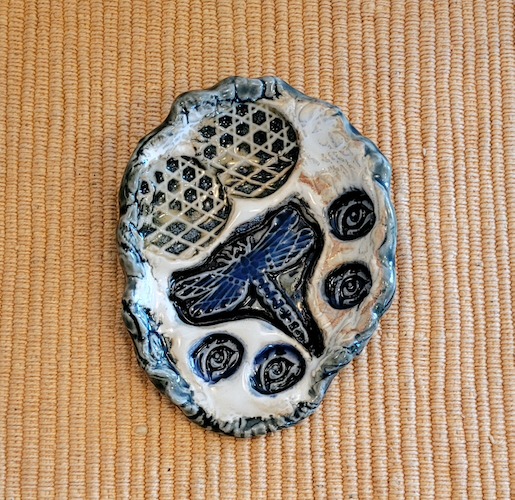 Click to view detail for SL-621 Spoon Rest, Porcelain, Dragonfly $25